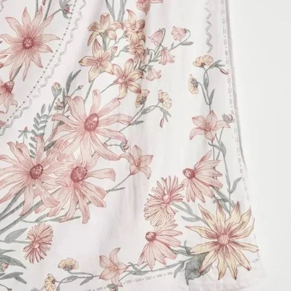 Urban Outfitters 'Clara Floral Tapestry' - Picture 2 of 3